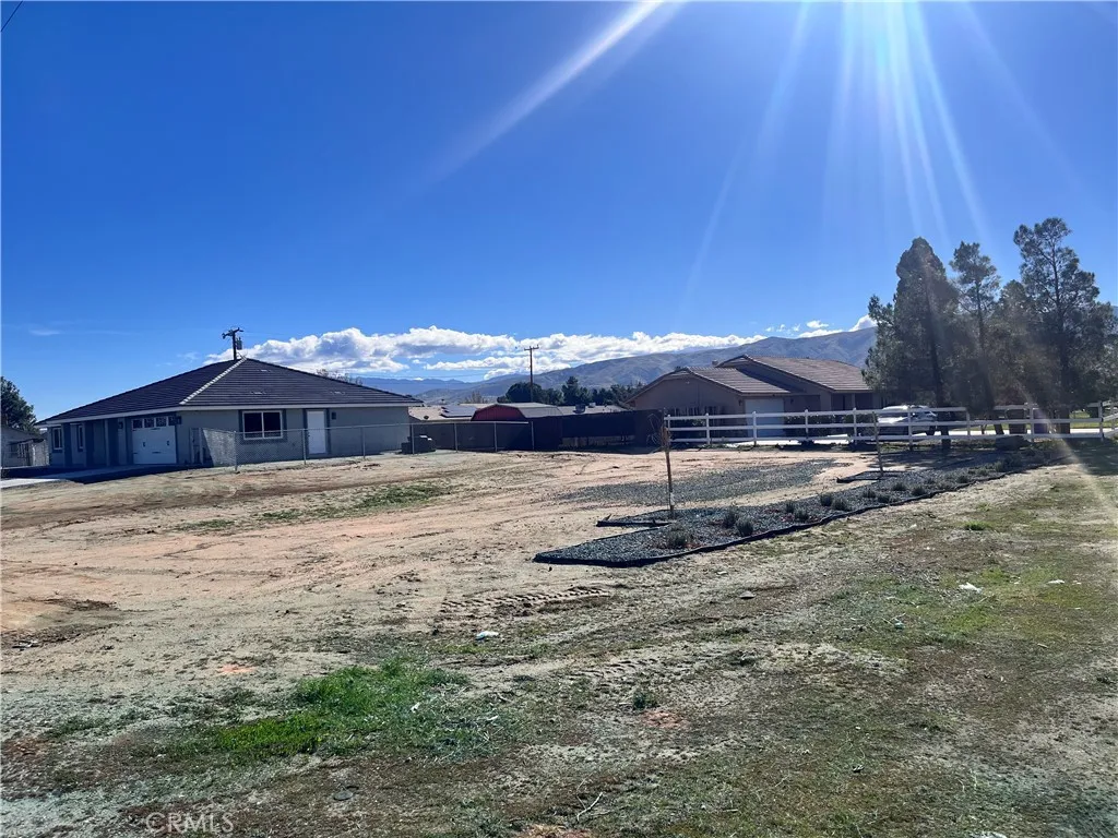 21305 Wren Street, Apple Valley, California 92308 home-pic-4