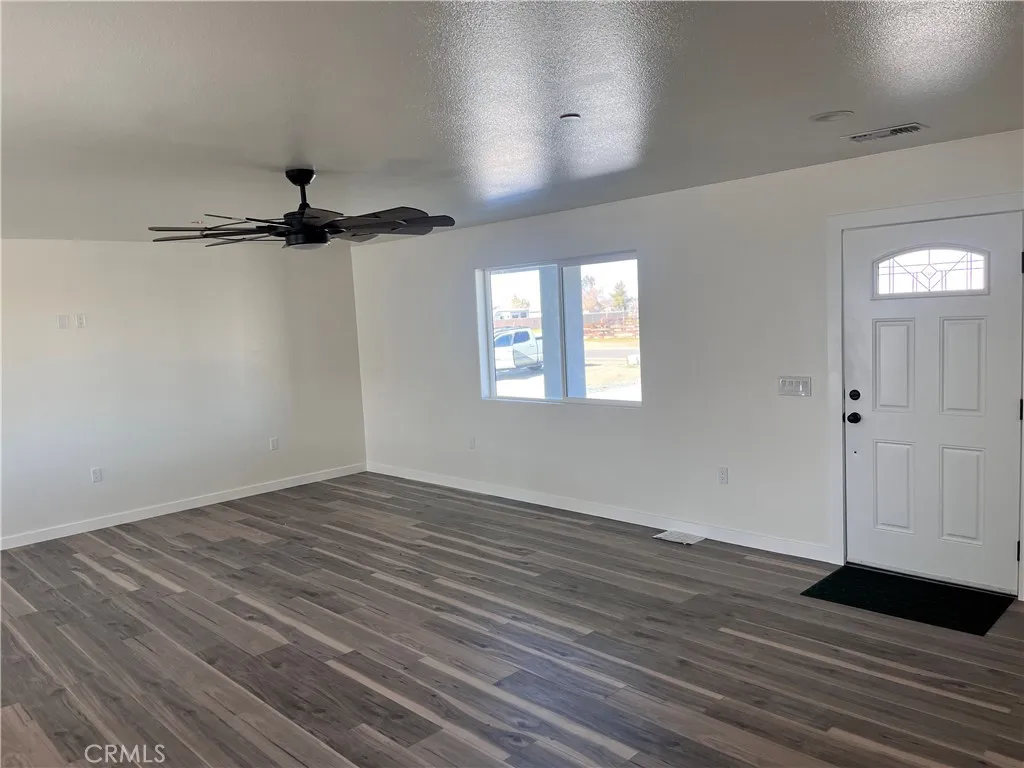 21305 Wren Street, Apple Valley, California 92308 home-pic-5