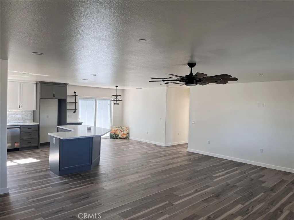 21305 Wren Street, Apple Valley, California 92308 home-pic-6