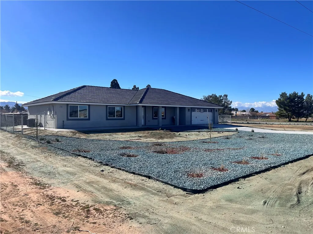 21305 Wren Street, Apple Valley, California 92308 home-pic-3