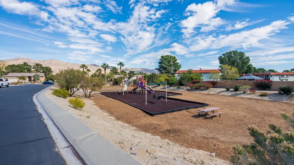 9980 Hoylake Road, Desert Hot Springs, California 92240 home-pic-45