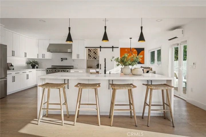5115 West Boulevard, Los Angeles, California 90043
