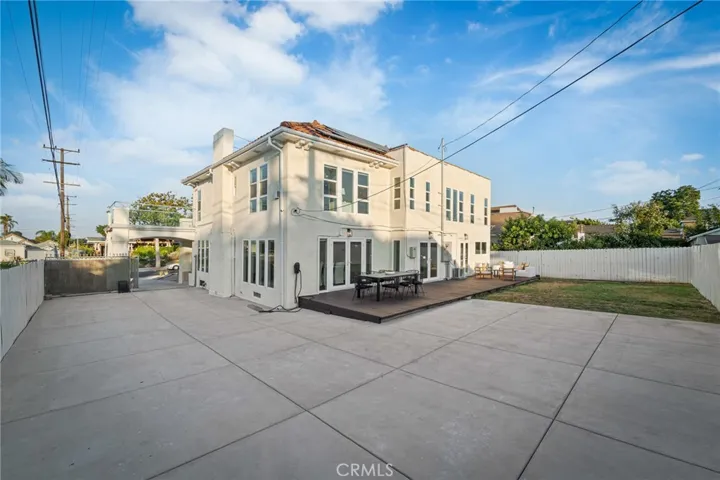 5115 West Boulevard, Los Angeles, California 90043