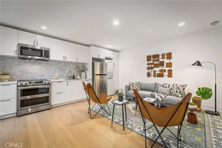 5115 West Boulevard, Los Angeles, California 90043