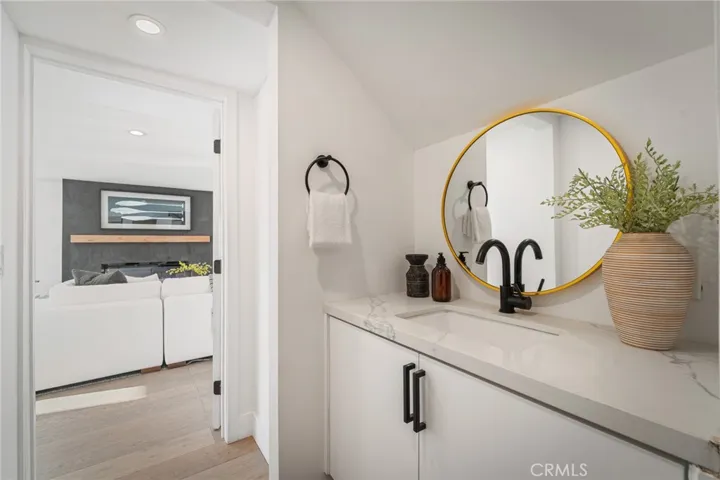 5115 West Boulevard, Los Angeles, California 90043