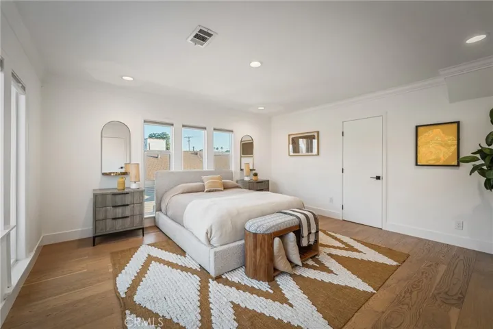 5115 West Boulevard, Los Angeles, California 90043