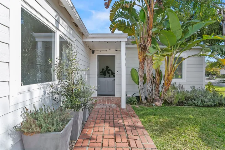 940 Dogwood, Costa Mesa, California 92627