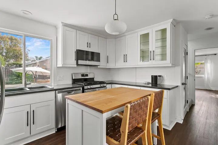 940 Dogwood, Costa Mesa, California 92627