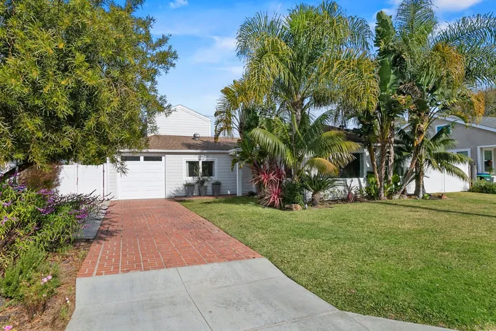 Tons of off-street parking in long driveway.