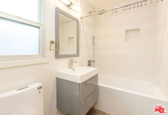 1328 19th Street A, Santa Monica, California 90404