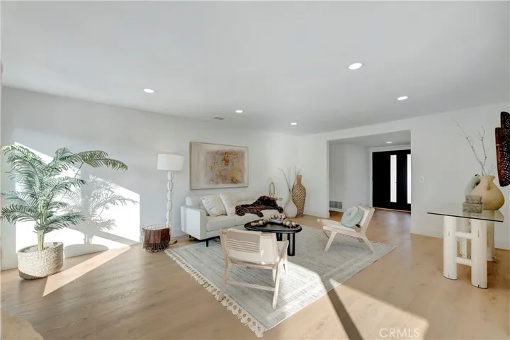 21211 Binghampton Circle, Huntington Beach, California 92646
