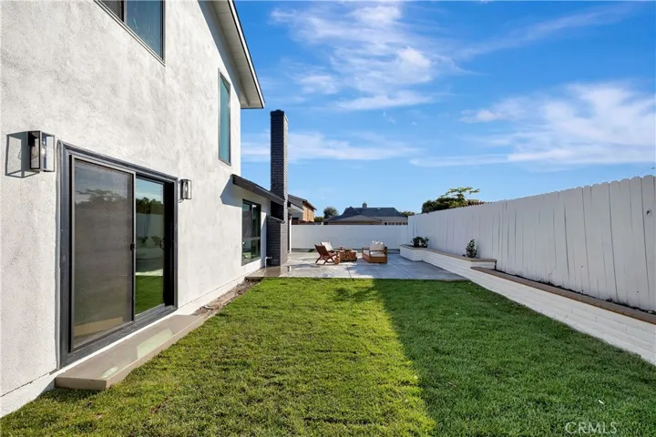 21211 Binghampton Circle, Huntington Beach, California 92646