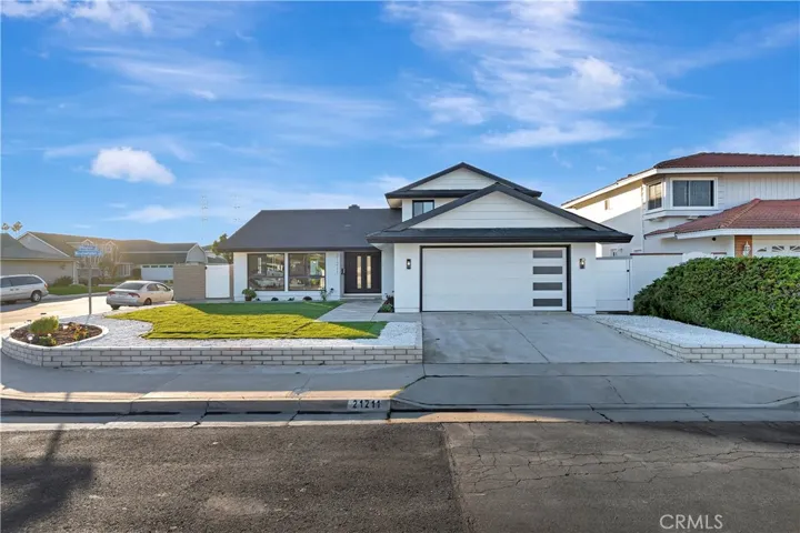 21211 Binghampton Circle, Huntington Beach, California 92646
