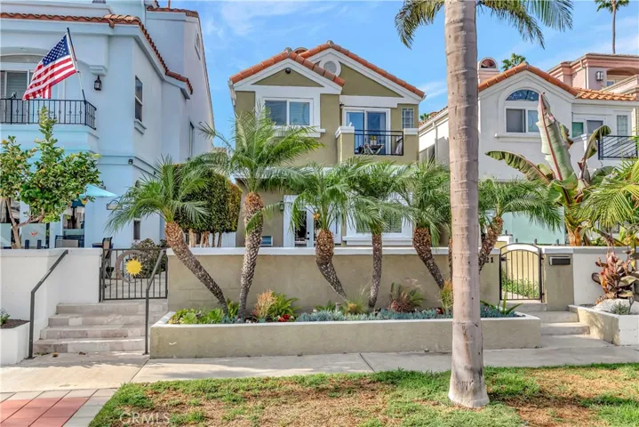 621 8th Street, Huntington Beach, California 92648