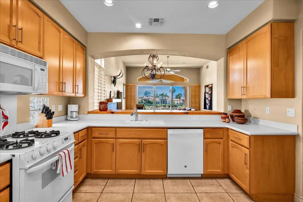 48310 Casita Drive, La Quinta, California 92253 home-pic-19