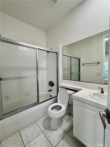 Bathroom for 2nd bedroom