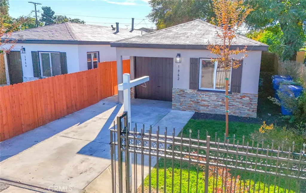 1962 E 114th Street, Los Angeles, California 90059 home-pic-1