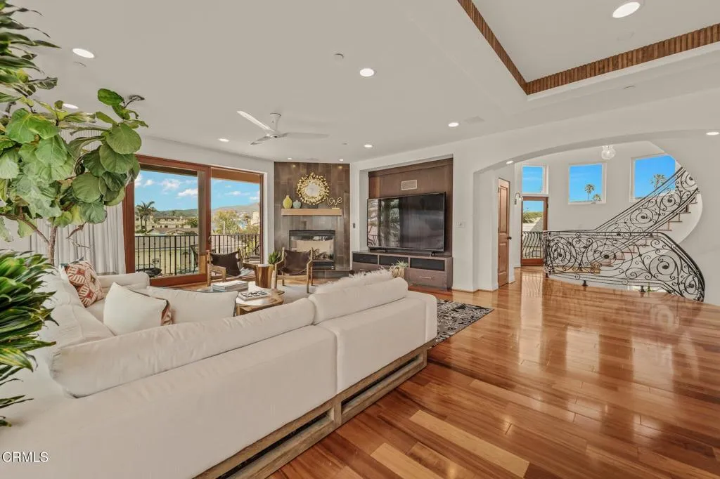 1158 Shelburn Lane, Ventura, California 93001 home-pic-13