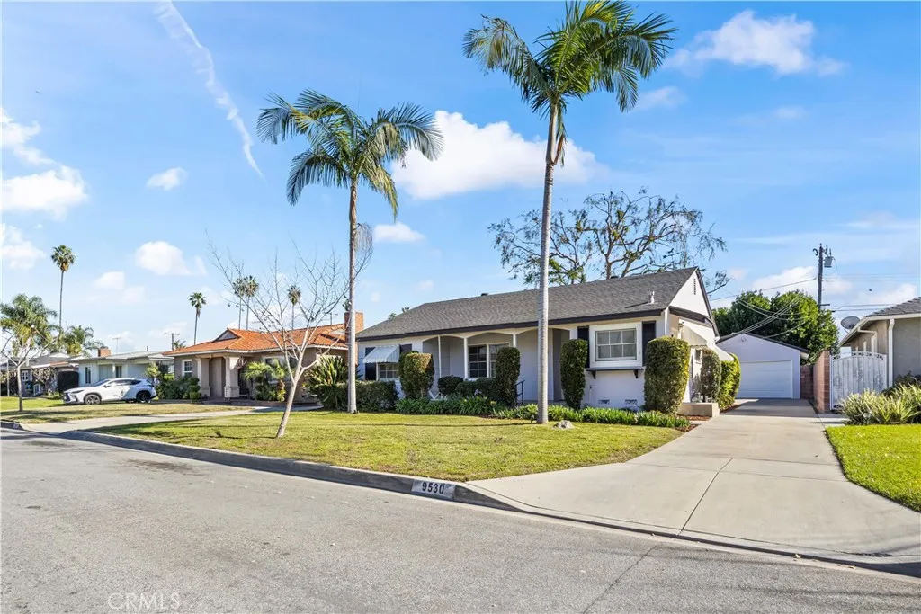 9530 Rives Avenue, Downey, California 90240 home-pic-2