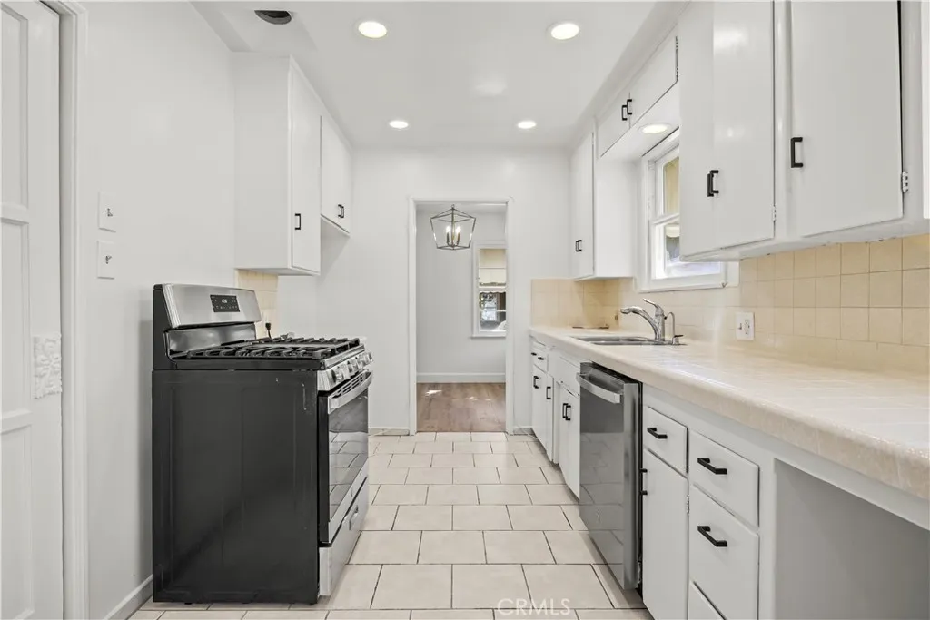 9530 Rives Avenue, Downey, California 90240 home-pic-17