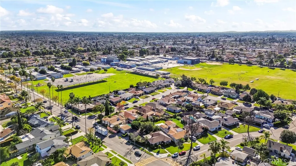 9530 Rives Avenue, Downey, California 90240 home-pic-40