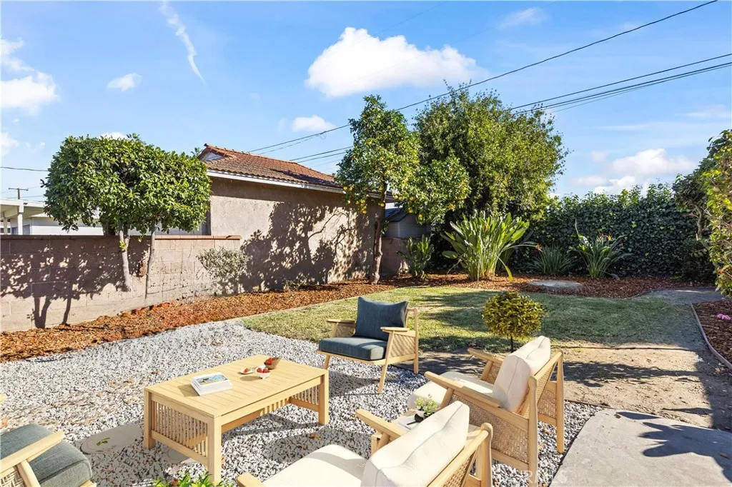 9530 Rives Avenue, Downey, California 90240 home-pic-31
