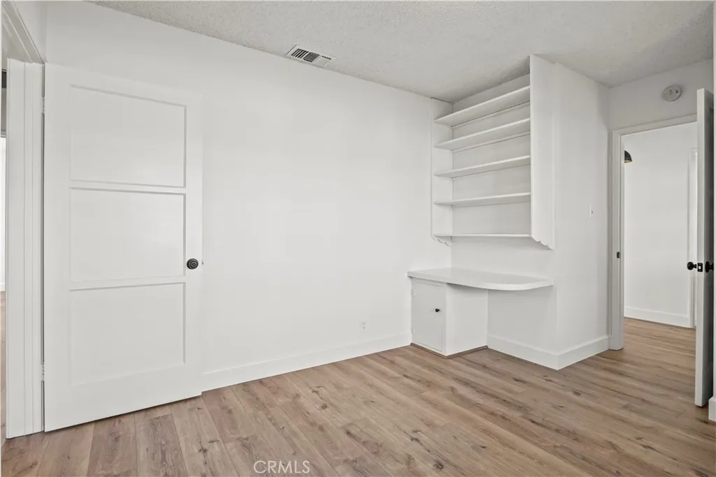 9530 Rives Avenue, Downey, California 90240 home-pic-21