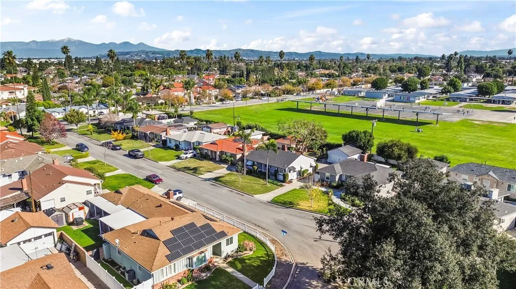 9530 Rives Avenue, Downey, California 90240 home-pic-39
