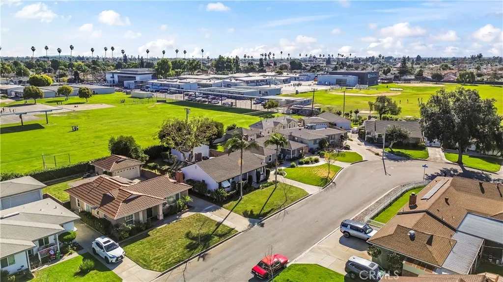 9530 Rives Avenue, Downey, California 90240 home-pic-38