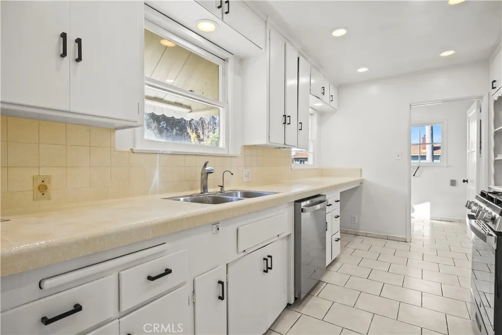9530 Rives Avenue, Downey, California 90240 home-pic-15