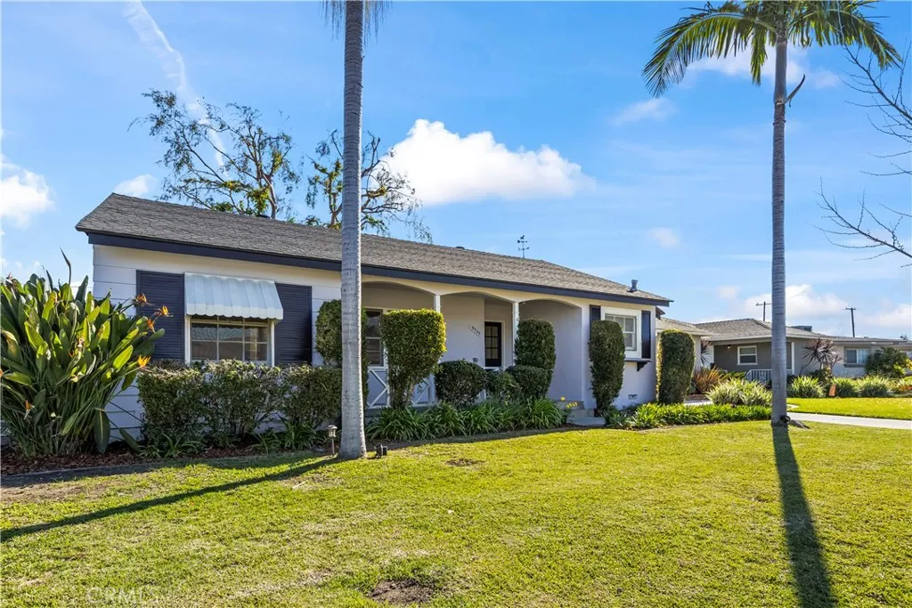 9530 Rives Avenue, Downey, California 90240 home-pic-1