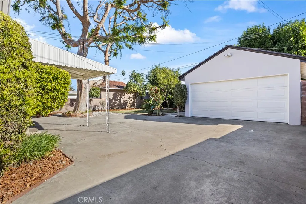 9530 Rives Avenue, Downey, California 90240 home-pic-33