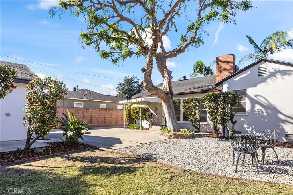 9530 Rives Avenue, Downey, California 90240 home-pic-30