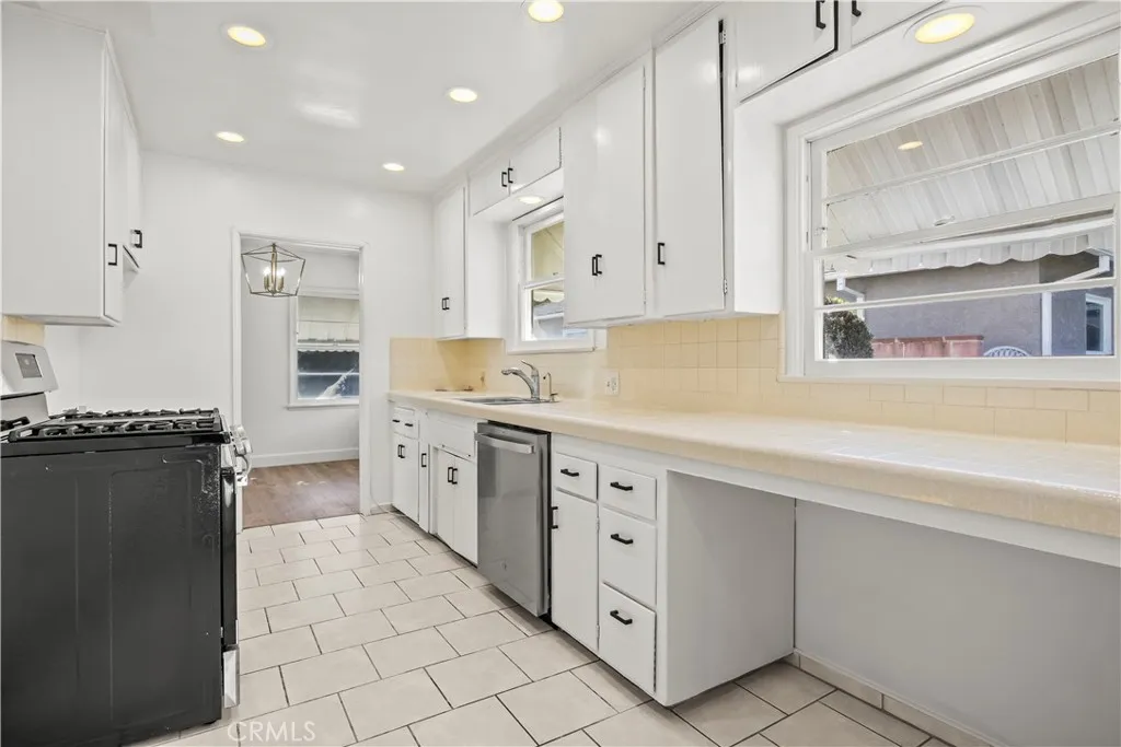 9530 Rives Avenue, Downey, California 90240 home-pic-16