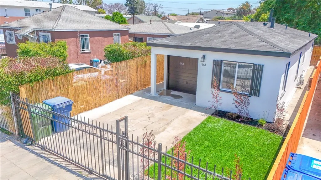 1964 E 114th Street, Los Angeles, California 90059 home-pic-1