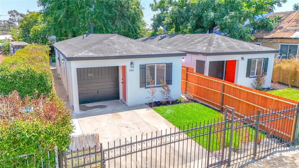 1964 E 114th Street, Los Angeles, California 90059 home-pic-2