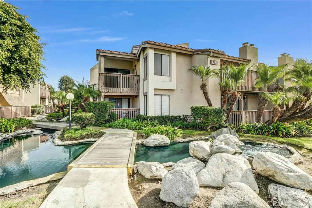 4791 Lago Dr