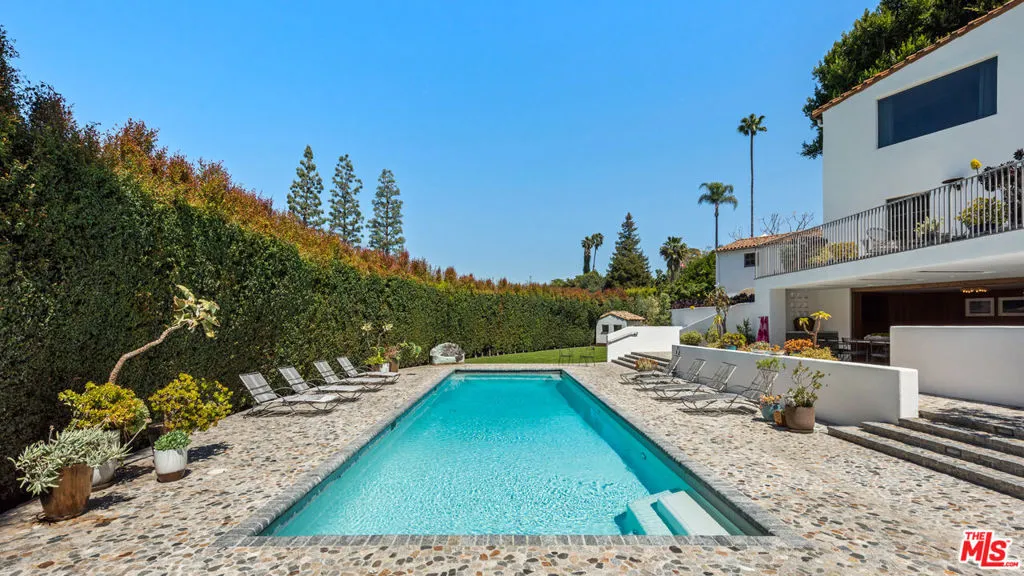 211 S Muirfield Road, Los Angeles, California 90004 home-pic-20