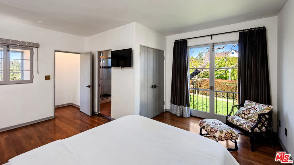 211 S Muirfield Road, Los Angeles, California 90004 home-pic-37