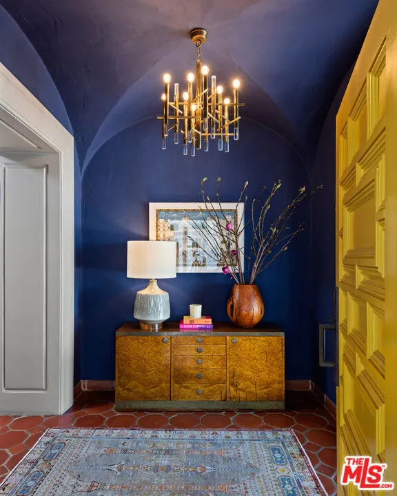211 S Muirfield Road, Los Angeles, California 90004 home-pic-6