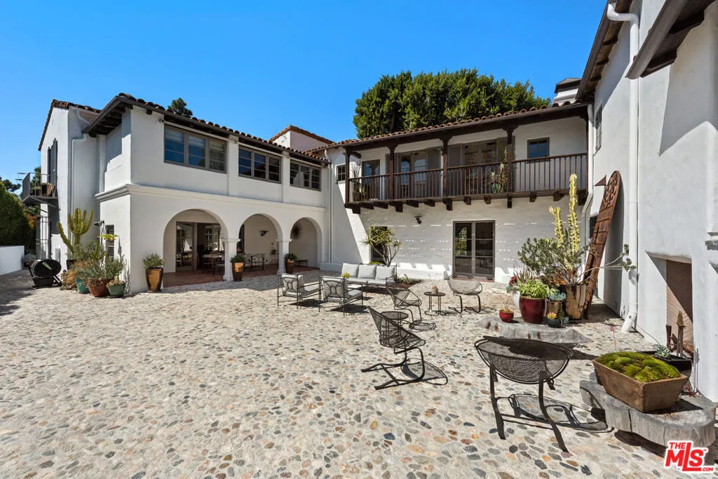 211 S Muirfield Road, Los Angeles, California 90004 home-pic-9