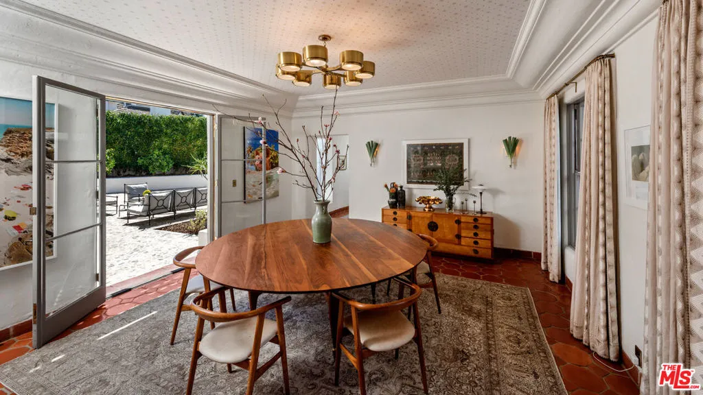 211 S Muirfield Road, Los Angeles, California 90004 home-pic-16