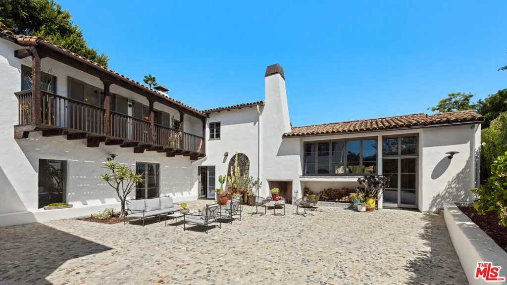 211 S Muirfield Road, Los Angeles, California 90004 home-pic-10