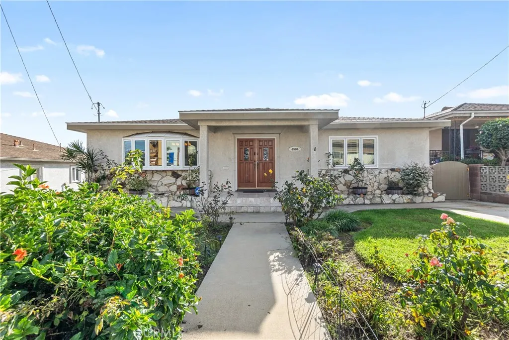 4580 W 132nd Street, Hawthorne, California 90250 home-pic-1