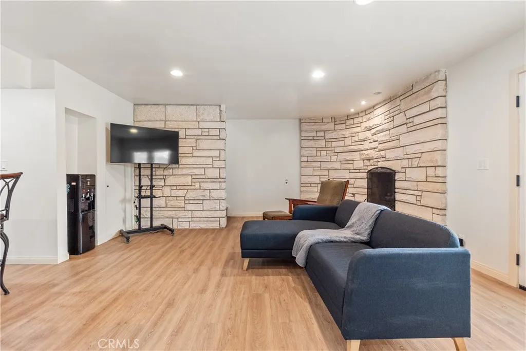 4580 W 132nd Street, Hawthorne, California 90250 home-pic-28