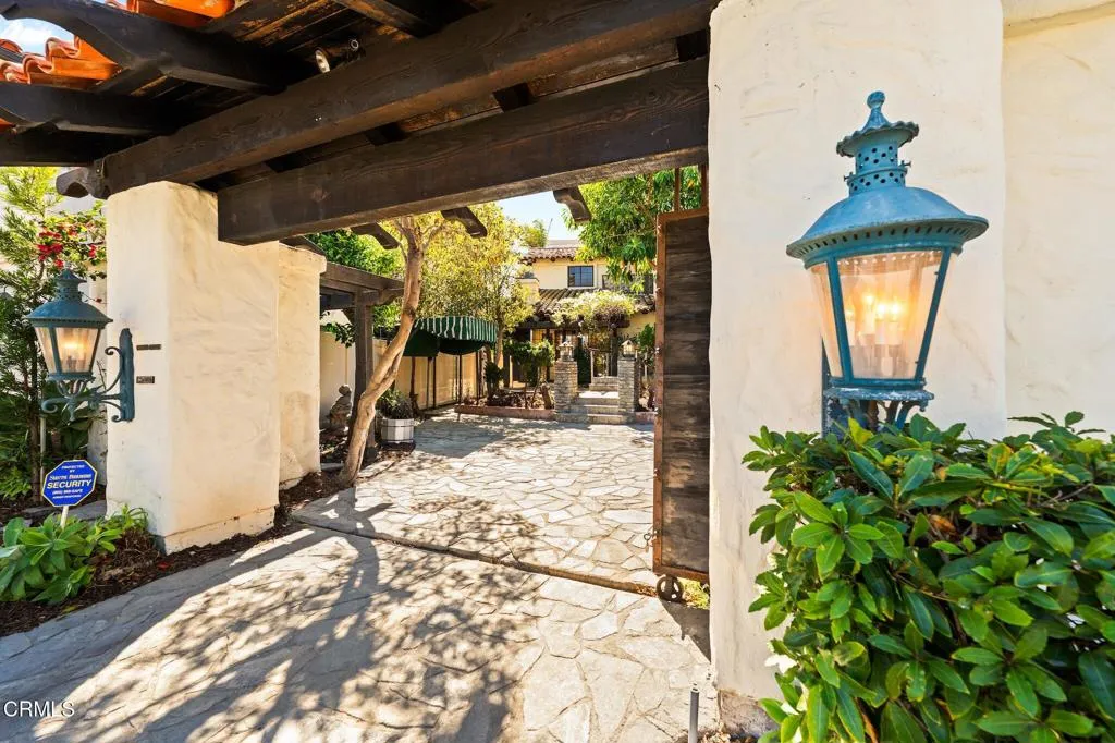 2623 Seahorse Avenue, Ventura, California 93001 home-pic-11