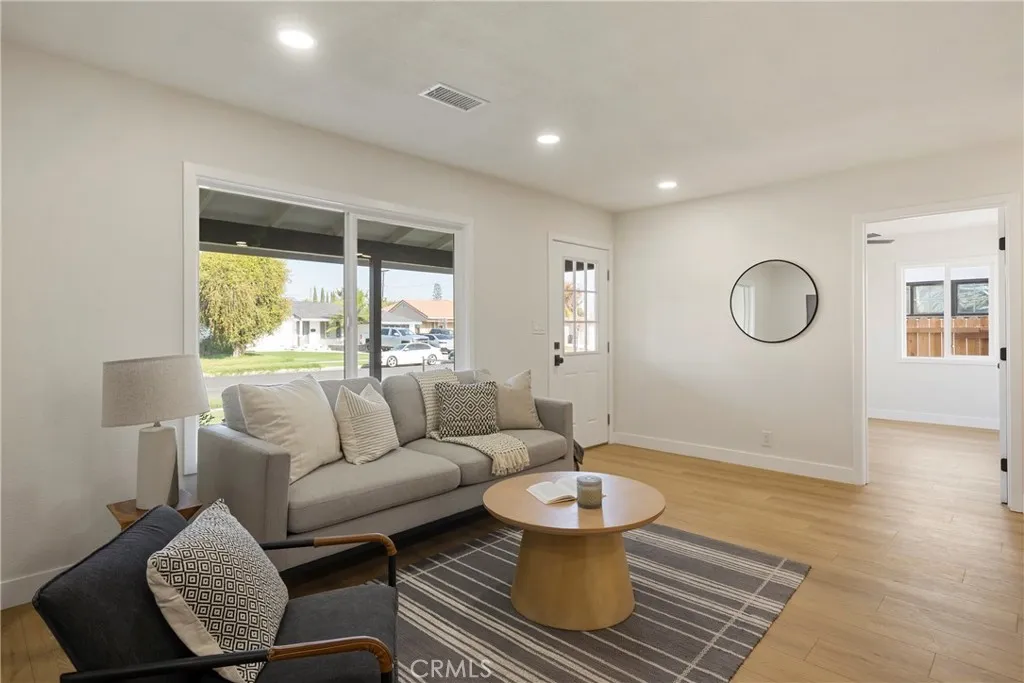 9130 Hargill, Bellflower, California 90706 home-pic-3
