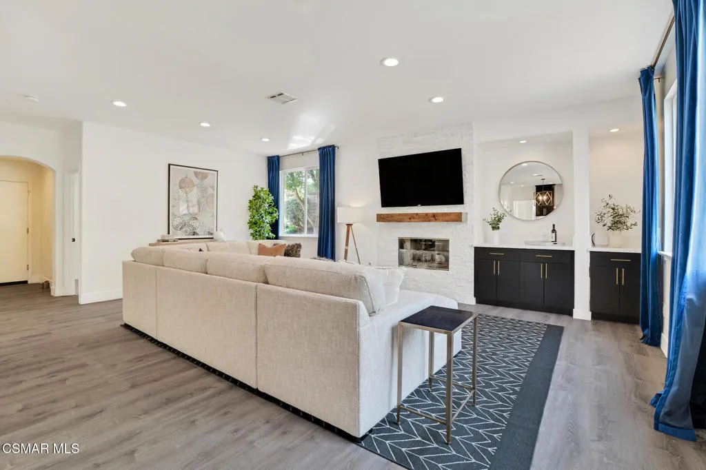 2339 Rudolph Drive, Simi Valley, California 93065 home-pic-17