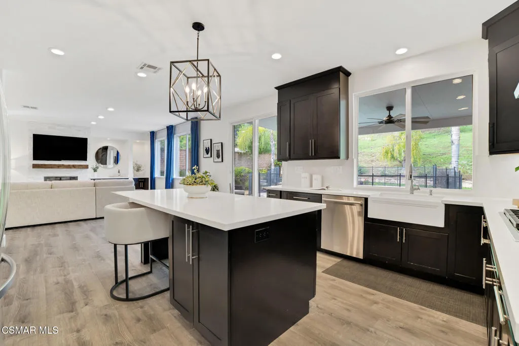 2339 Rudolph Drive, Simi Valley, California 93065 home-pic-12