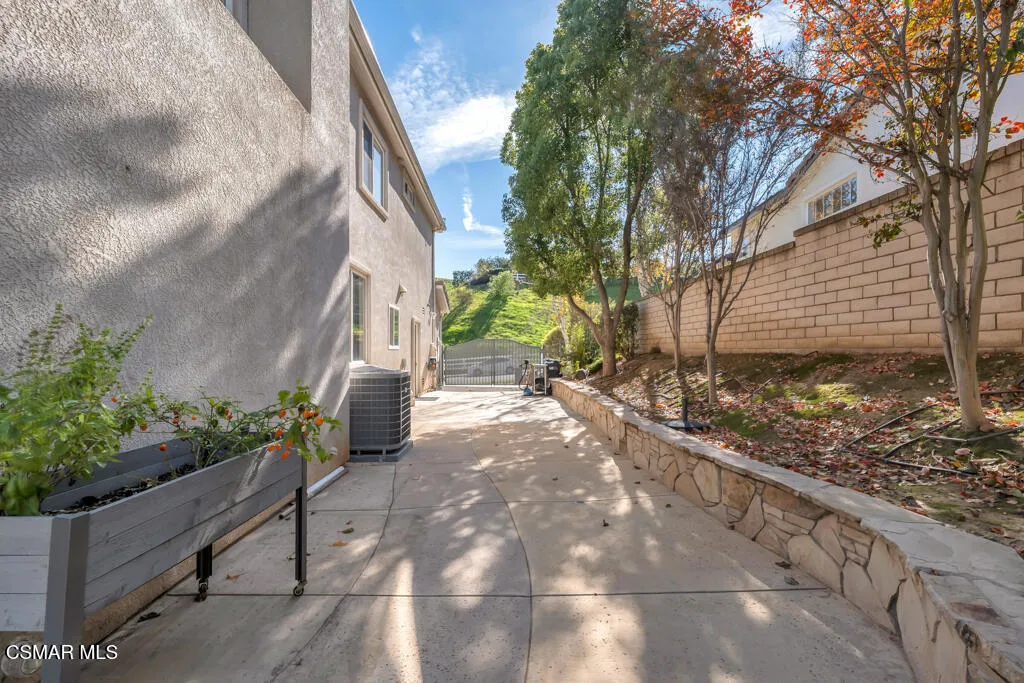 2339 Rudolph Drive, Simi Valley, California 93065 home-pic-46